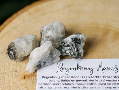 Regenboog Maansteen Ruwe Trommelsteen - Twee stuks - Crystal - Perfect cadeau voor vrouwen - Inclusief uitleg - Spiritueel - Moonstone - Slapen - Hoop - Intuïtie - Angst - Stress - 100% NATUURLIJK
