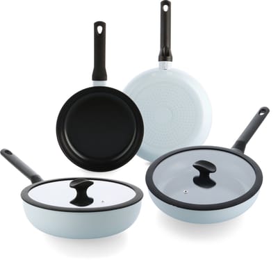 BK Enjoy Pannenset 4-delig - 24/28cm - 3.4/4.2L - PFAS-vrije antikleeflaag - Pannenset inductie - Keramische pan - Ovenbestendig tot 160°C - Koudgrepen - Met glazen deksel - Lichtblauw