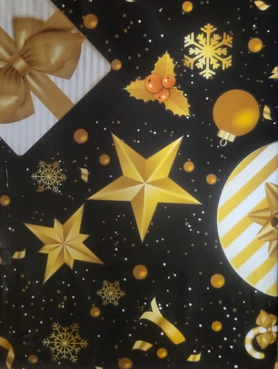 Kersttafelkleed 240 x140 cm zwart met gouden sterren strik kerstbal - tafelkleed voor kerstdiner vinyl