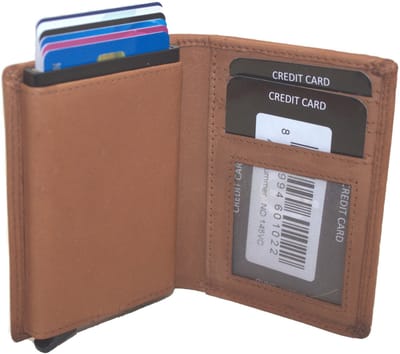 OI licht bruine leren portemonnee met Figuretta pasjeshouder / Compact portemonneetje met Cardprotector en muntvak / compleet beursje met RFID SAFE kastje / metalen pasjeshouder in anti skim portemonnee / camel- zandkleurig leer / 145VC