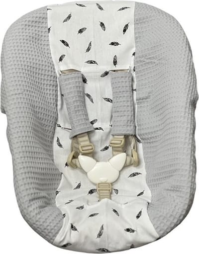 stokke newborn hoes kleine veertjes zand ecru taupe beige