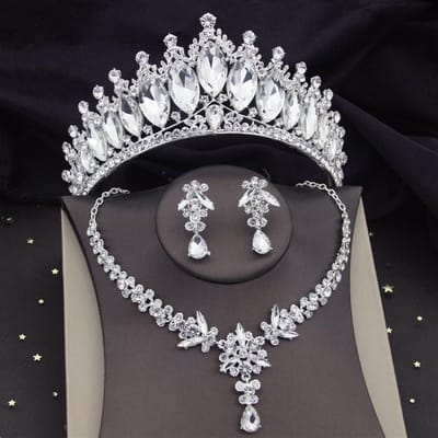 Prachtige kristallen bruiloft kettingsets voor vrouwen Bruidssieradensets Zilveren kleuren Tiara's Kroon Oorbellen Dubai Sieradensets gray