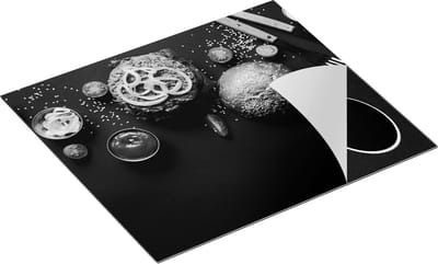 Chefcare Inductie Beschermer Hamburger Ingrediënten op een Zwarte Marmeren Plaat - Zwart Wit - 60x50 cm - Afdekplaat Inductie - Kookplaat Beschermer - Inductie Mat