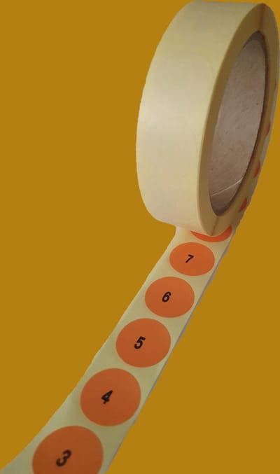 Genummerde etiketten op rol, 22 mm rond, mat oranje papier / 0001 t/m 1000