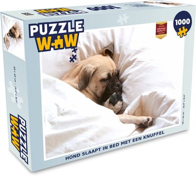 Puzzel Hond slaapt in bed met een knuffel - Legpuzzel - Puzzel 1000 stukjes volwassenen
