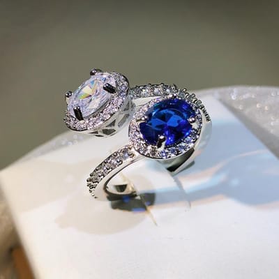 Fait référence à la bague bleu brillant pur corps incrusté 7 yard opening gray