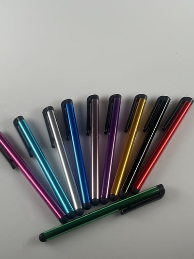 stylus in 10 kleuren ideaal voor telefoon, tablet of laptop- 10 stylus pennen in 1 set - Voor elke gelegenheid een kleur - Nauwkeurige bediening - leuk cadeau-idee