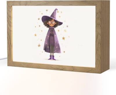 Nachtlampje 30x20 cm - Kinder lampje - Heks - Paars - Sterren - Heksenhoed - Tafellamp kinderkamer - Slaapkamer lamp - Bedlamp kinderen - Kinderlampje stopcontact - Wandlamp babykamer - Nachtlampjes