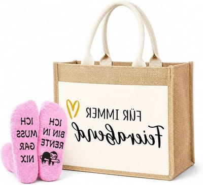 Praktische jute tas set met grappige sokken, origineel cadeau voor vrouwen met pensioen, uniek retirement geschenk