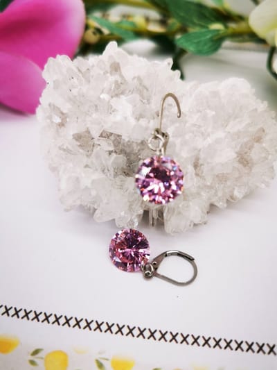RVS - Oorhangers - Oorbellen - zilverkleurig - facet - geslepen - roze - kristal Ø 12mm