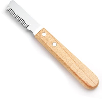 QTTVBTNA -Professionele Trimhulp Hond en Kat – Stripping Knife met RVS Schuin Mes en Houten Handvat – Ideaal voor Onderwol Verwijderen – Rechtshandig