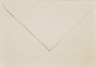 Gladde Beige enveloppen A6 - 125 x 175 mm - B6 - 100 stuks - NK natgelijmde - 120 gram - Keaykolour - Netuno