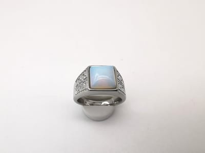 RVS Edelsteen Opaal zilverkleurig Griekse design Ring. Maat 21. Vierkant ringen met beschermsteen. geweldige ring zelf te dragen of iemand cadeau te geven.