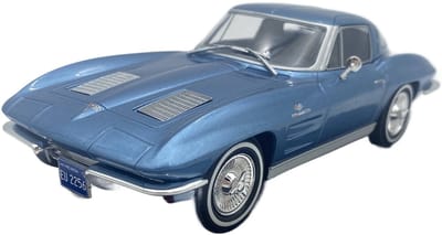 CHEVROLET Corvette Stingray C2 1963 model 1/24 WhiteBox 124232 blauw