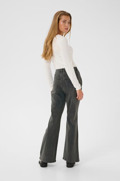Vrouwelijke Flared Jeans KAFFE Sinem