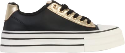 Sneakers met veters