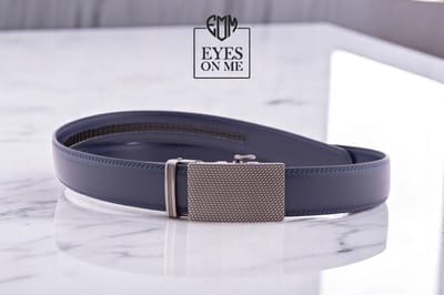 Blauwe lederen riem zonder gaatjes met automatische gesp voor heren ( model 101 )