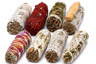 Smudgesticks - smudge - witte salie - dragonsblood - palo santo - eucalyptus - rozen - cedar - citroengras - yerba santa - set van 8 stuks