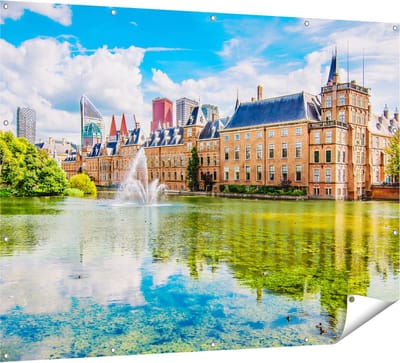 Gards Tuinposter Binnenhof met het Hofvijver in Den Haag - 160x120 cm - Tuindoek - Tuindecoratie - Wanddecoratie buiten - Tuinschilderij