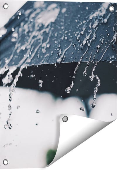Gards Tuinposter Zwarte Paraplu met Regen Druppels - 40x50 cm - Tuindoek - Tuindecoratie - Wanddecoratie buiten - Tuinschilderij