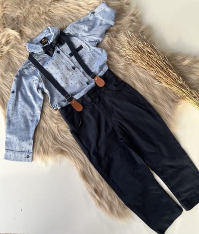 luxe jongens kledij- vierdelige katoenen jongens set- overhemd, lichtblauw-stippen, verstelbare bretels en vlinderdas- kostuumbroek (marineblauw) - feest outfit-bruidsjonkers-bruiloft-doopsel-verjaardag- 1 jaar maat 86