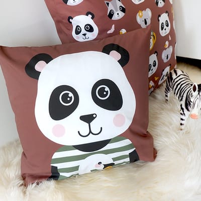 Sierkussen Panda 40x40 tweezijdig bruin met rits inclusief vulling voor kinderkamer