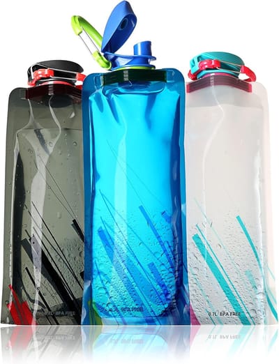 drinkfles 700 ml als opvouwbare drinkzak, 3 stuks met karabijnhaak voor broek riem of rugzak, 0,7 l BPA-vrij herbruikbaar kunststof, lekdicht schroefdraad, klapdop op mondstuk, zwart blauw wit
