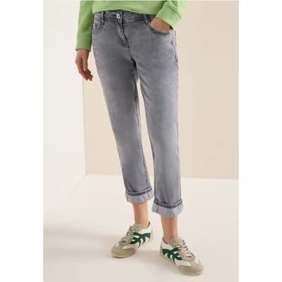 Mid Waist straight leg jeans in casual fit