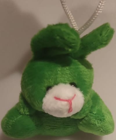 Haas 7cm hoog. Perfect om als schoencadeau te geven of tijdens Kerst en Sinterklaas. Leuk als sleutelhanger of tassenhanger. Een leuke knuffel om voor jezelf te kopen of om cadeau te geven.