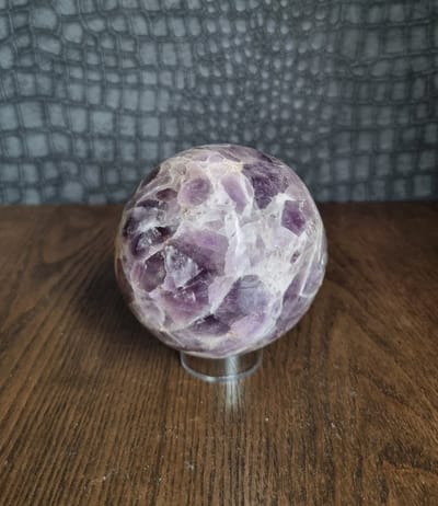 ThaleiaDesign - Amethist bol - Edelstenen en Mineralen - Paars - Spiritualiteit - Woondecoratie - kristallen bol - interieur - cadeau - moederdag - chakra - meditatie - rust - balans