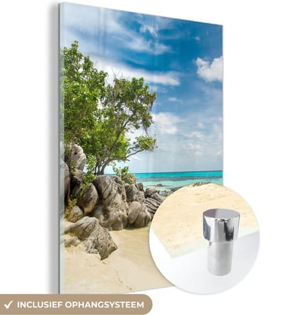 MuchoWow® Glasschilderij 30x40 cm - Schilderij acrylglas - Strand - Stenen - Zee - Zomer - Foto op glas - Schilderijen
