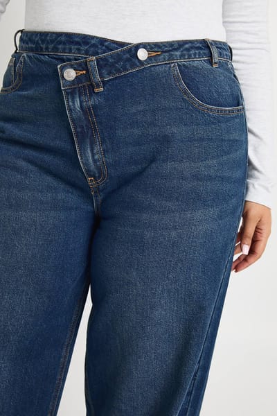 boohoo Dames Plus High Waist Crossover Tailleband Wijde Pijpen Jeans | Indigo | Maat: 28