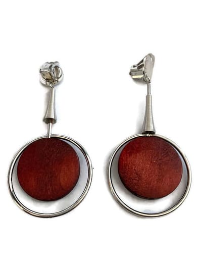 UITVERKOOP !!! Petra's Sieradenwereld - Clipoorbel hangend zilverkleurig met rood-bruine houten steen (486)