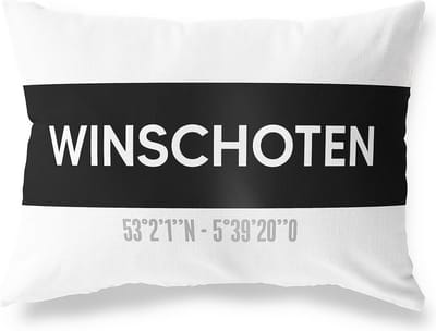 Tuinkussen WINSCHOTEN - GRONINGEN met coördinaten - Buitenkussen - Bootkussen - Weerbestendig - Jouw Plaats - Studio216 - Modern - Zwart-Wit - 50x30cm