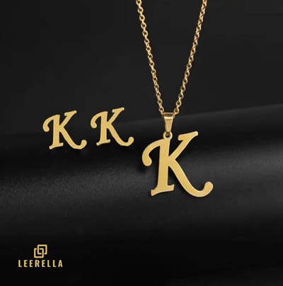 Leerella | K | Luxe Goudkleur Initialen Ketting & Oorbellen Set - Roestvrij Staal - Letters A t/m Z - Persoonlijke Sieraden voor Elke Gelegenheid Moederdag, Valentijnsdag en Verjaardag Cadeau Ketting 45 cm