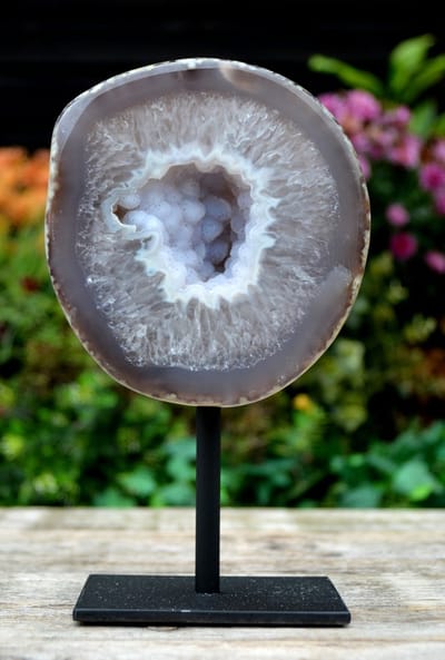Edelsteen Agaat met Chalcedoon op Standaard - 2079 gram