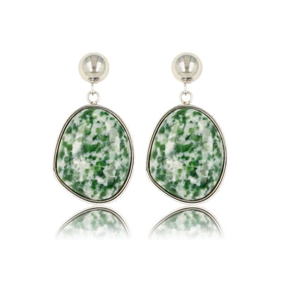My Bendel - Zilverkleurige Oorsteker met Echte Green Spotted Jade Edelsteen - Verfijnde Zilverkleurige Oorbel met Green Spotted Jade - met Luxe Cadeauverpakking | Sieraden Voor Dames
