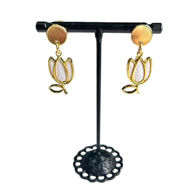 2 Love It - oorhangers - tulp - wit - goudkleurige bedel - handgemaakt - rvs