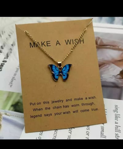 Akyol - Ketting vlinder - Ketting - goudkleurig - vlinder - Gift - Cadeau - ketting voor vriend - kerst cadeau - geluks ketting - vlinder ketting - make a wish - kerst cadeau - valentijn - vriendschaps ketting -best friends ketting
