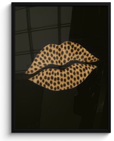 Poster in lijst - Fotolijst 50x70 cm - Posters - lip - Zwart - Panterprint - Posterlijst zwart - Decoratie - Wanddecoratie woonkamer - Muurdecoratie slaapkamer