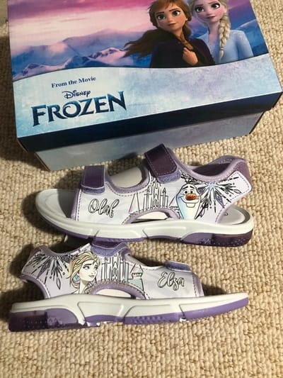 Frozen sandalen - schoenen - Disney - open schoen - sneakers - zomerschoen - klittenband - Elsa - Olaf - licht - maat 32