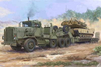 HobbyBoss Modelbouwpakket Militaire voertuigen - 85524 M911 C-HET Truck w/Talbert 64T Trailer Plastic - 1:35 - Modelbouw