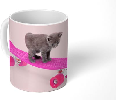 Mok - Koffiemok - Poes - Kitten - Dieren - Skateboard - Roze - Mokken - 350 ML - Beker - Koffiemokken - Theemok