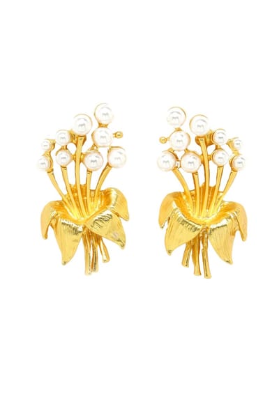 AVANT-GARDE PARIS Hibiscus Oorknopjes - Goudkleurig Metaal - Parel In Bloemdesign - Verguld - Post En Back Sluiting - Voor Vrouwen
