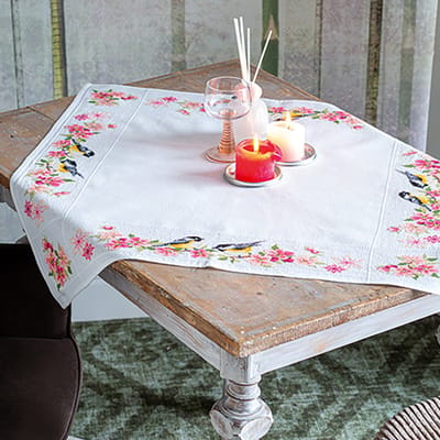 Vervaco - Aïda tafelkleed kit - Meesjes in bloesems - PN-0164365 - Borduren - Borduurpakket - Borduurpakket volwassenen - Borduurpakket kind