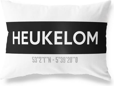 Tuinkussen HEUKELOM - NOORD-BRABANT met coördinaten - Buitenkussen - Bootkussen - Weerbestendig - Jouw Plaats - Studio216 - Modern - Zwart-Wit - 50x30cm