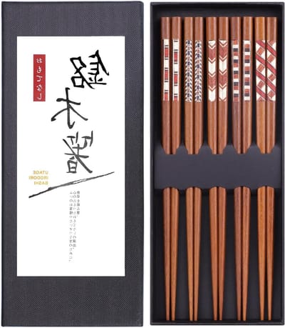 Vijf Paar Japanse Houten Eetstokjes - Herbruikbaar met Opbergdoos, Vaatwasserbestendig, 23 cm, Traditioneel Design, Duurzaam en Milieuvriendelijk