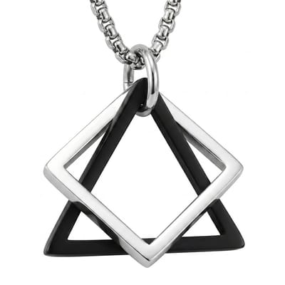 Zilverkleurige ketting met zwarte driehoek en zilveren vierkant hanger – geometrische ketting voor heren – 65 cm