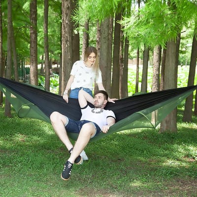 LFL Camping hangmat met klamboe, draagbare hangmat met net, 1 & 2 personen outdoor schommel hangmat, nylon parachute materiaal snelopening hangmat, wandelen reizen binnenplaats (zwart)