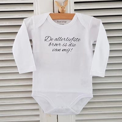 Baby Rompertje met tekst de allerliefste broer is die van mij lange mouw wit zwart maat 62-68